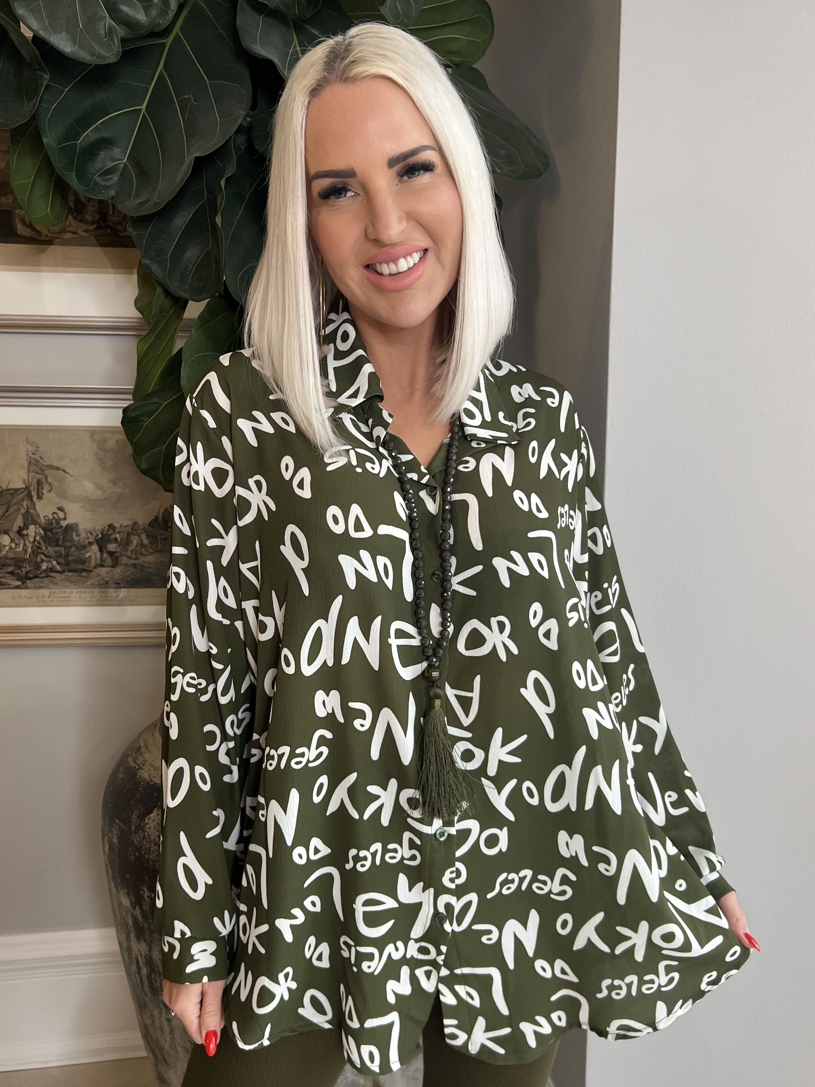 Sophi - Fin plus size skjorte med tekster